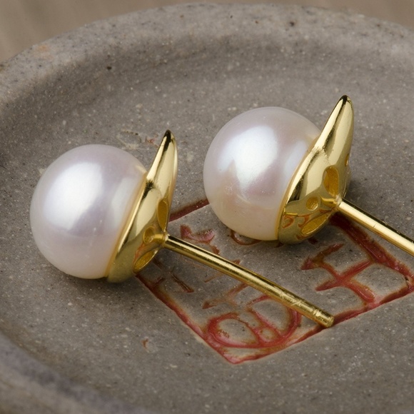 ❤️4 for $20 Sale❤️Gold Cat Pearl Earrings - Picture 3 of 4